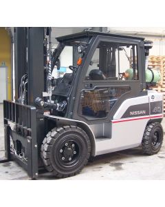 Vollkabine für UniCarriers (Nissan/Atlet/TCM) GX 40/45/50 vorne